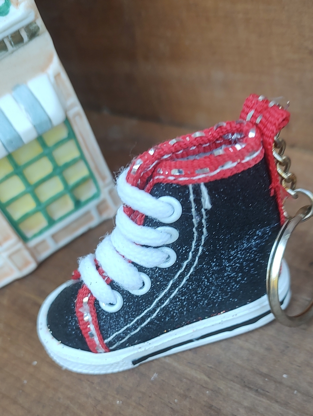 High-Top Sneaker Keychain - Black and Red - Picture 3 of 7